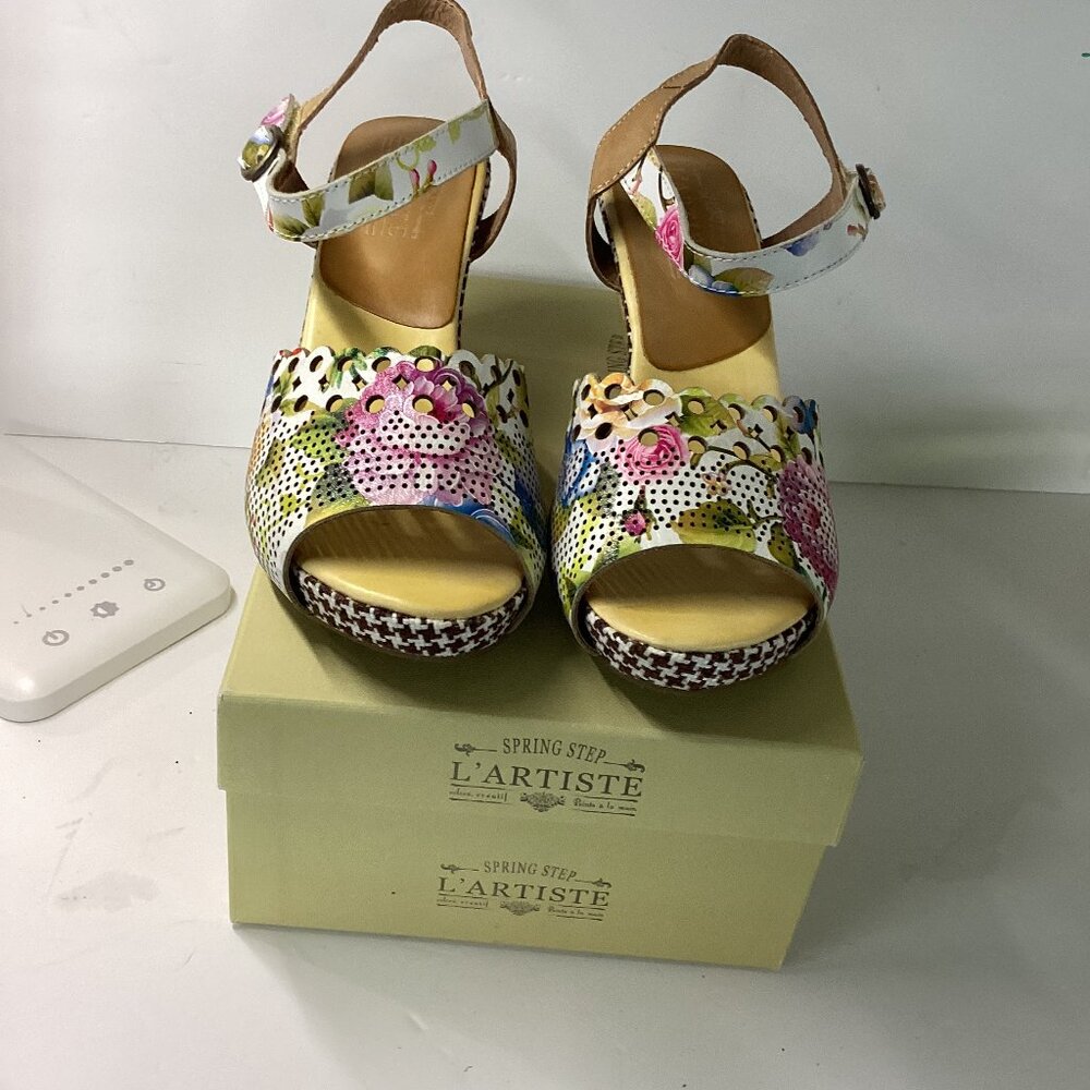 L’ARTISTE Spring Step Heels Size 9.5 – Floral Peep Toe – New in Box – 3” Heel